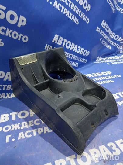 Консоль между сидений Ваз Жигули 2106 седан 2106