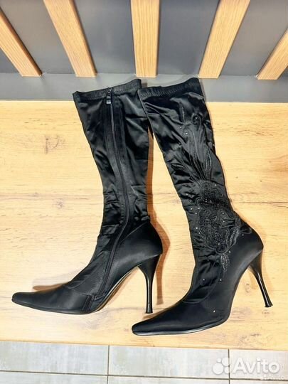 Винтажные сапоги с вышивкой