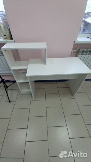 Компьютерный стул белый