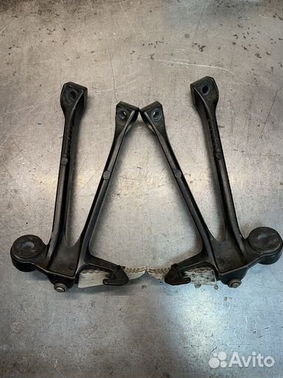 Suzuki gsxr 1000 k9 L1 подножки лапки