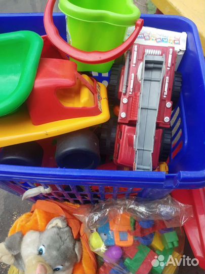 Ящик с игрушками