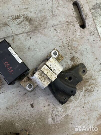 Опора двигателя на рено логан