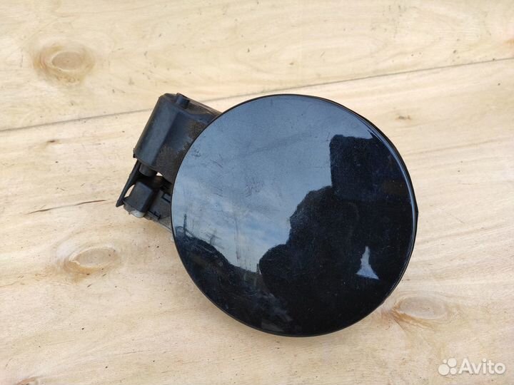 Лючок бензобака на Опель Astra J