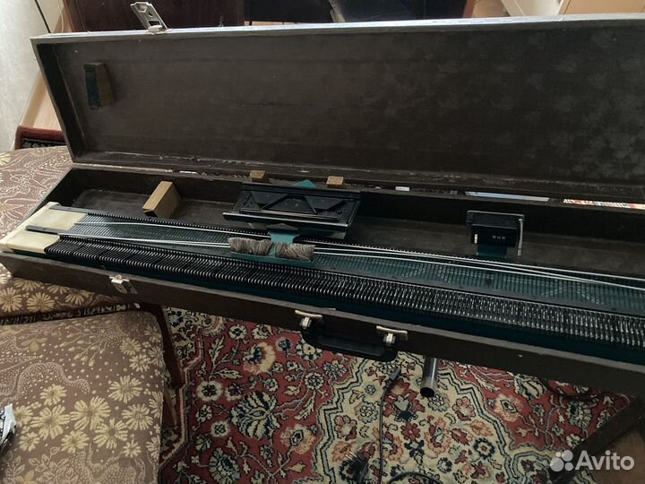 Плосковязальная ручная машина 