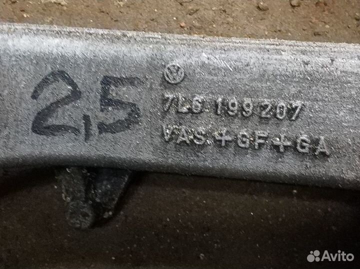 Балка крепления двигателя VW Туарег Ауди Q7 Каен