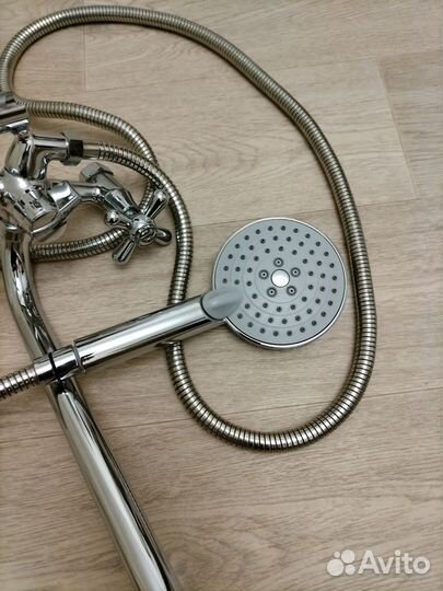 Смеситель для ванны с душем