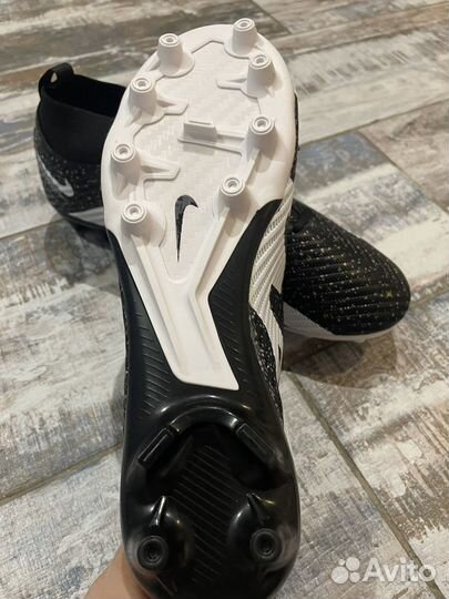 Футбольные бутсы nike