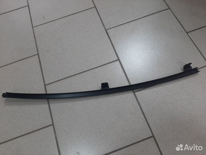 Направляющая стекла задняя правая Rav4 40 2012-19