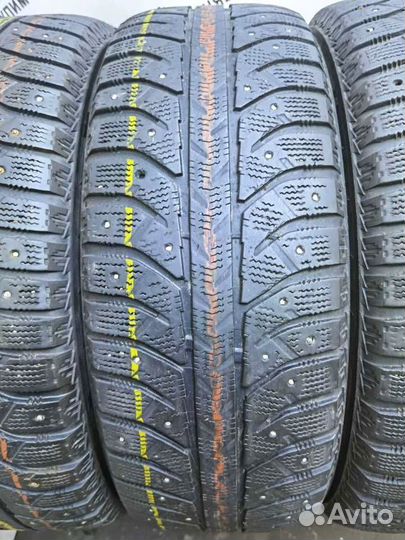 Bridgestone Ice Cruiser 7000 215/65 R17 97T