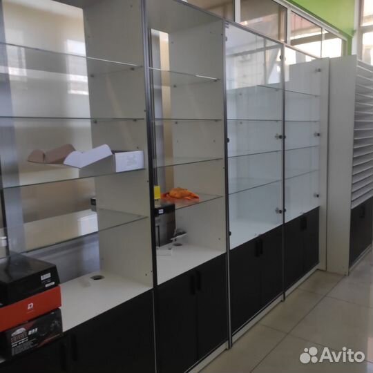 Торговые витрины и стеллажи бу