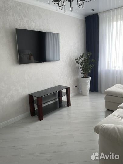 Стеклянная тумба под тв