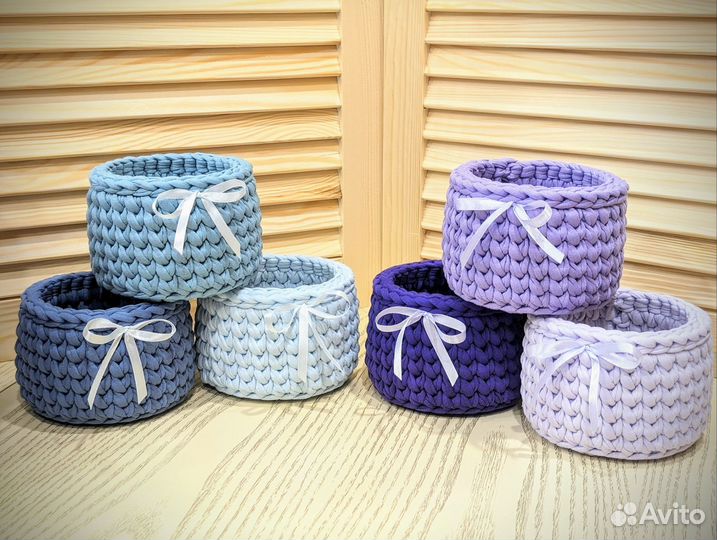 Готовый подарок корзины из трикотажной пряжи