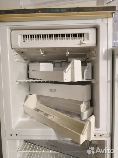 Балконы на дверь для холодильника Stinol