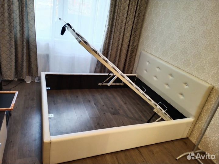 Кровать с подьемным механизмом