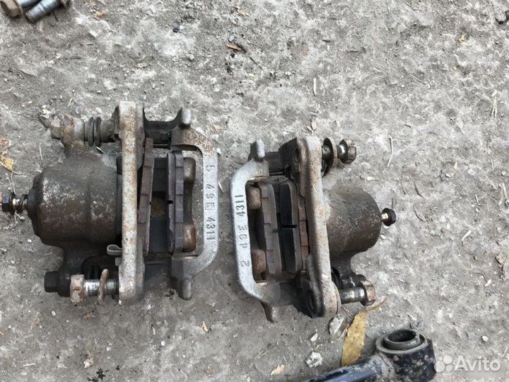 Суппорт тормозной задний Infiniti Fx35