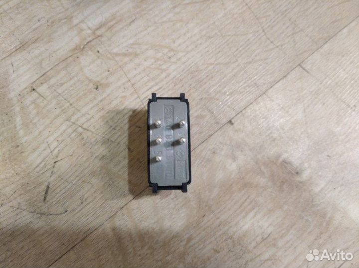 Кнопка обогрева заднего стекла Mercedes-Benz