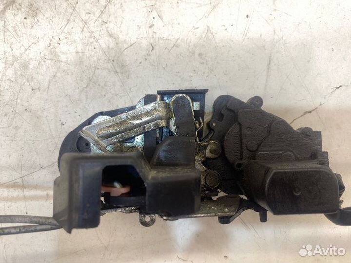 Замок боковой двери задний левый Kia Spectra седан