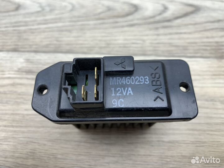 Резистор печки Mitsubishi Carisma