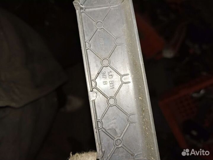 Накладка сиденья левая Skoda Octavia tour