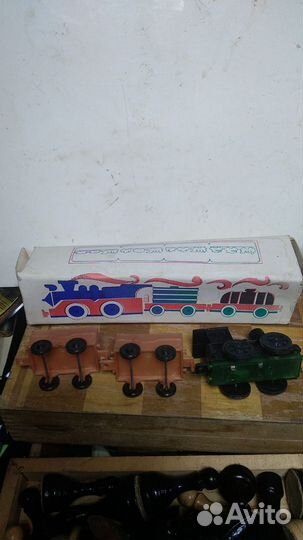 Игрушка заводной паровозик времён СССР