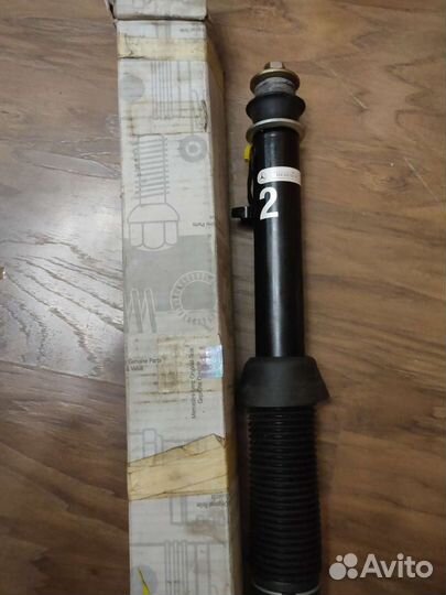 Амортизатор задний w124 новый оригинал