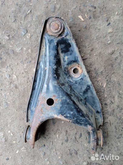 Рычаг передний левый на Рено Логан