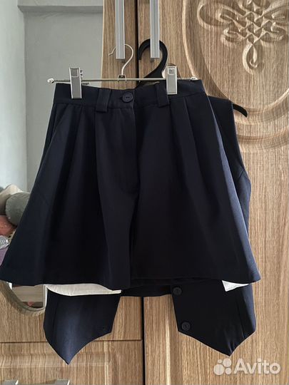 Костюм с юбкой