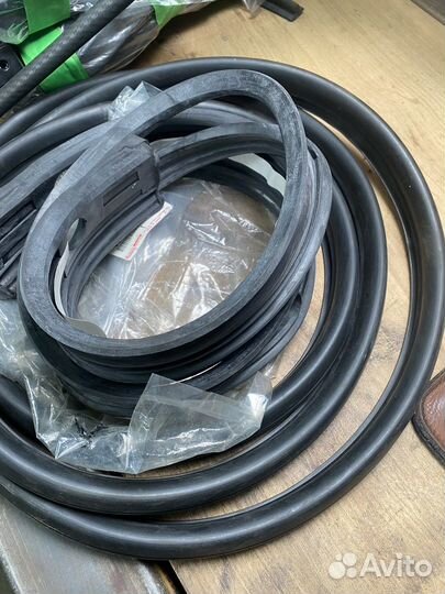 Уплотнители рамки лобового стекла Land Cruiser 40