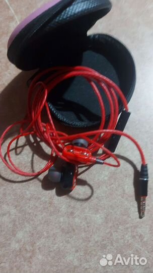 Проводные наушники