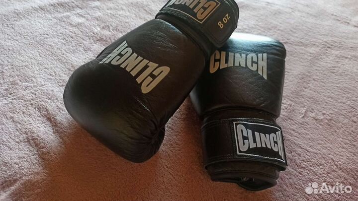 Боксерские перчатки clinch 8 oz