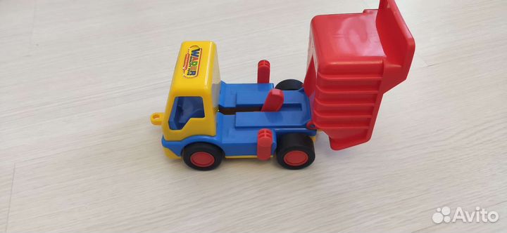 Игрушки. Детская машинка. Грузовик Wader