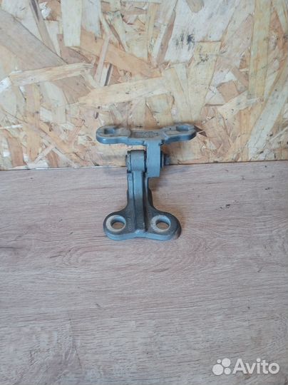 Петля двери Volvo S40, V50