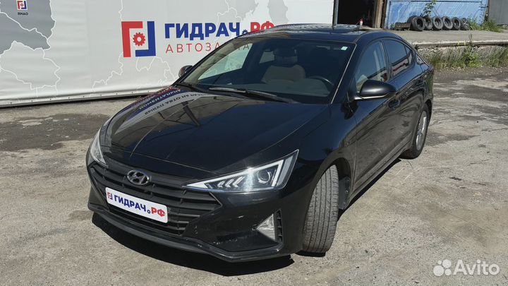 Уплотнитель стекла заднего правого Hyundai Elantra (AD) 83241-F2000