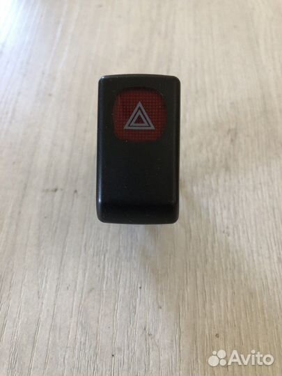 Кнопка аварийной сигнализации VW Golf2 88