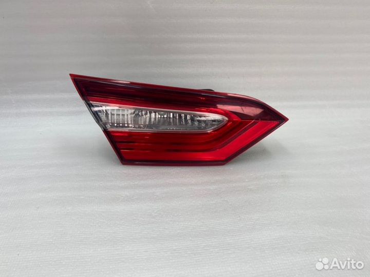 Фонарь внутренний задний левый Toyota Camry