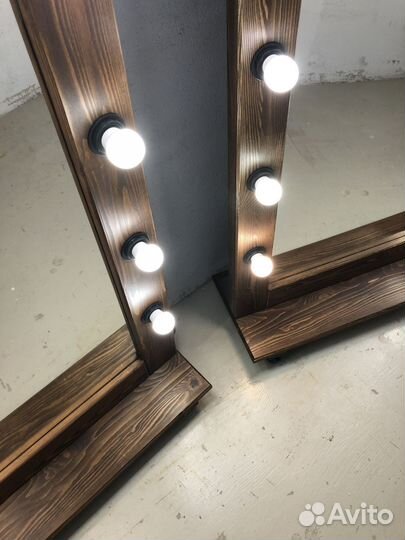 Зеркало напольное с подсветкой на колесиках