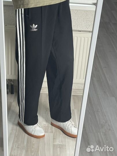 Широкие штаны Adidas