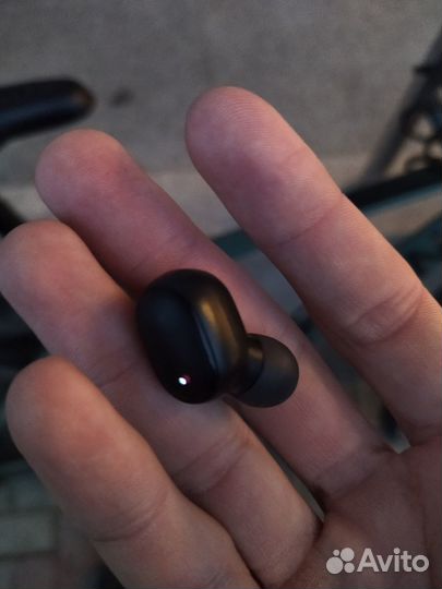 Правый наушник от Xiaomi AirDots 2