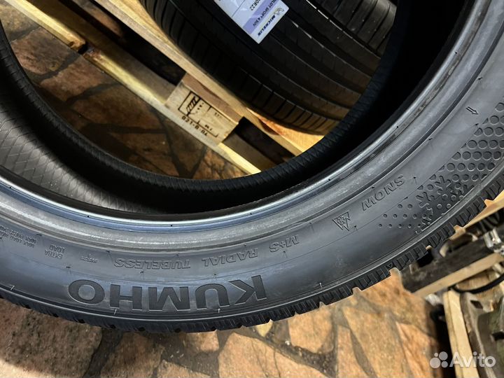 Kumho WinterCraft WS71 275/45 R21