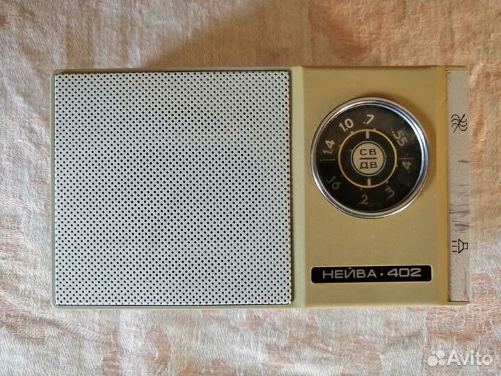 Портативный транзисторный радиоприемник нейва-402