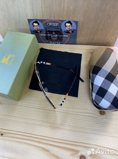 Солнцезащитные очки burberr*y