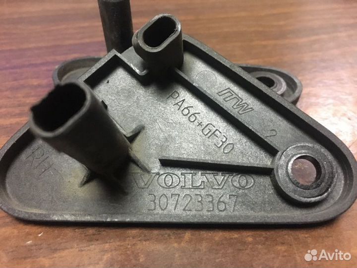 Кронштейн радиатора Volvo S60 2010-2016