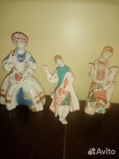Статуэтки фарфоровые