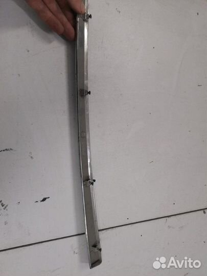 Накладка крышки багажника задняя Hyundai Solaris