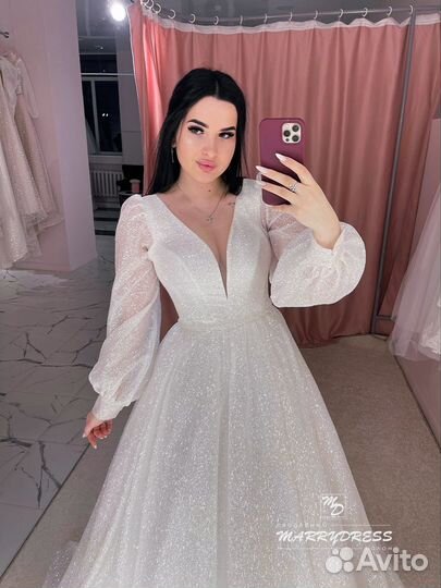 Свадебное платье блестящее