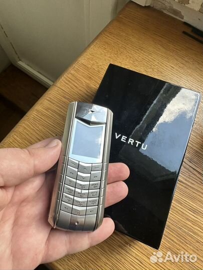 Vertu Ascent 2010