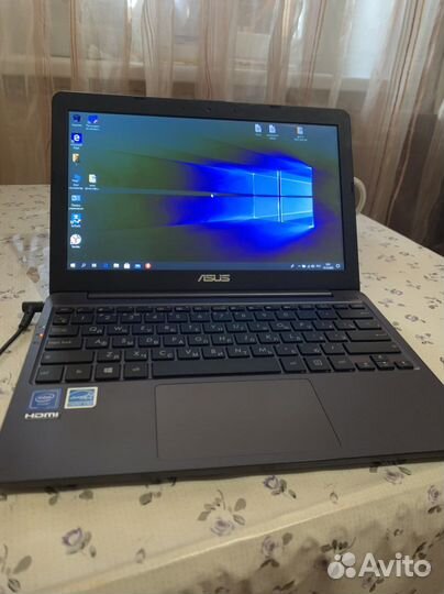 Ноутбук asus (компактный, стильный)