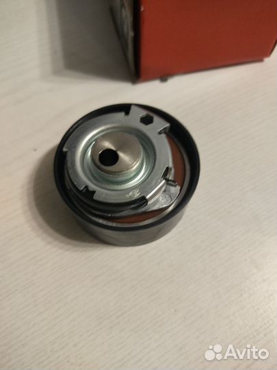 Натяжной ролик ремня грм на Chery Tiggo 1.8