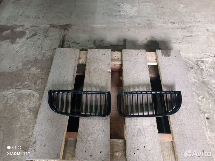 Решетка радиатора (Ноздри) Е90 дорест