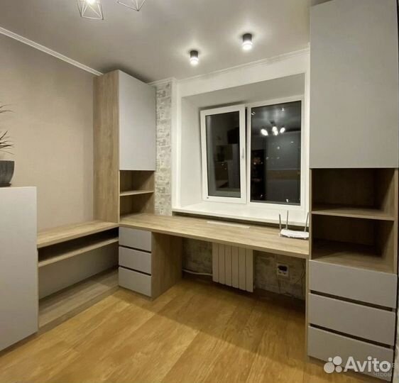 Письменный стол под окно в детскую